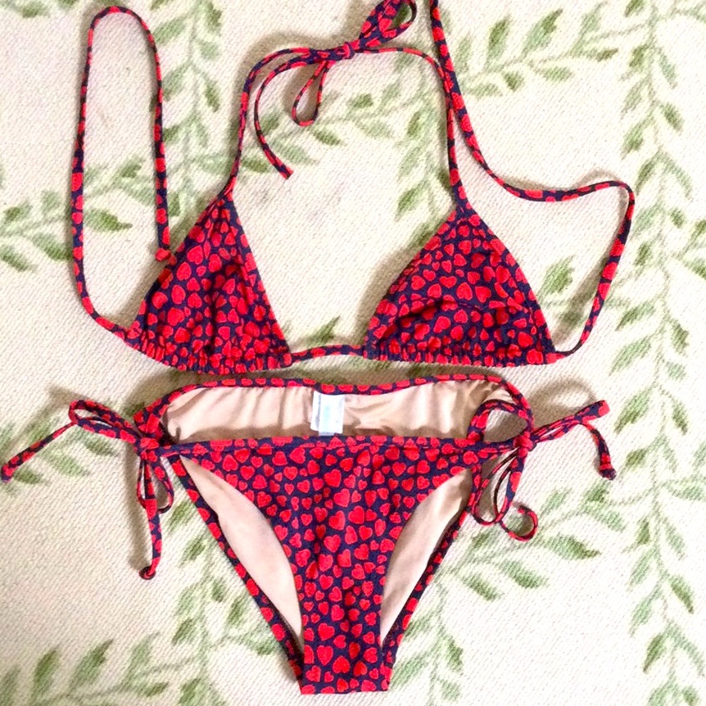 Adorable navy & red heart print bikini!